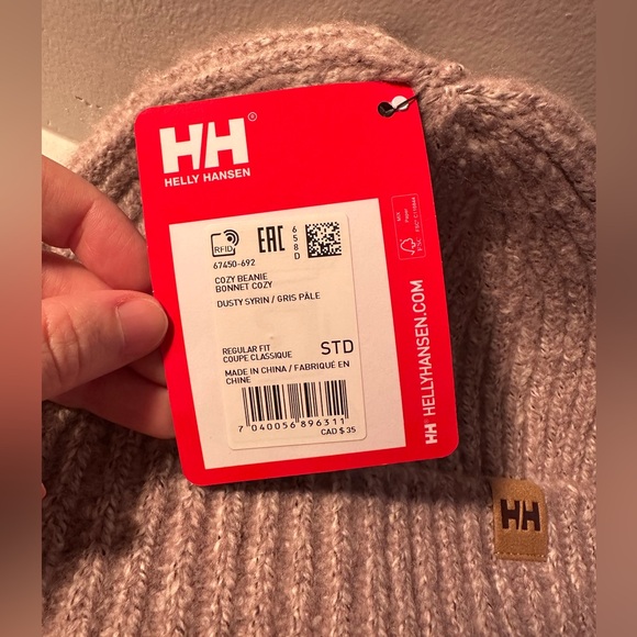 *** SOLD *** Lap up the luxury with this purple/pink tuque from Helly Hansen 🩷💜 - Picture 4 of 4